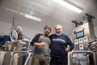  Microbrasserie La Compagnie started their first brew in Canada