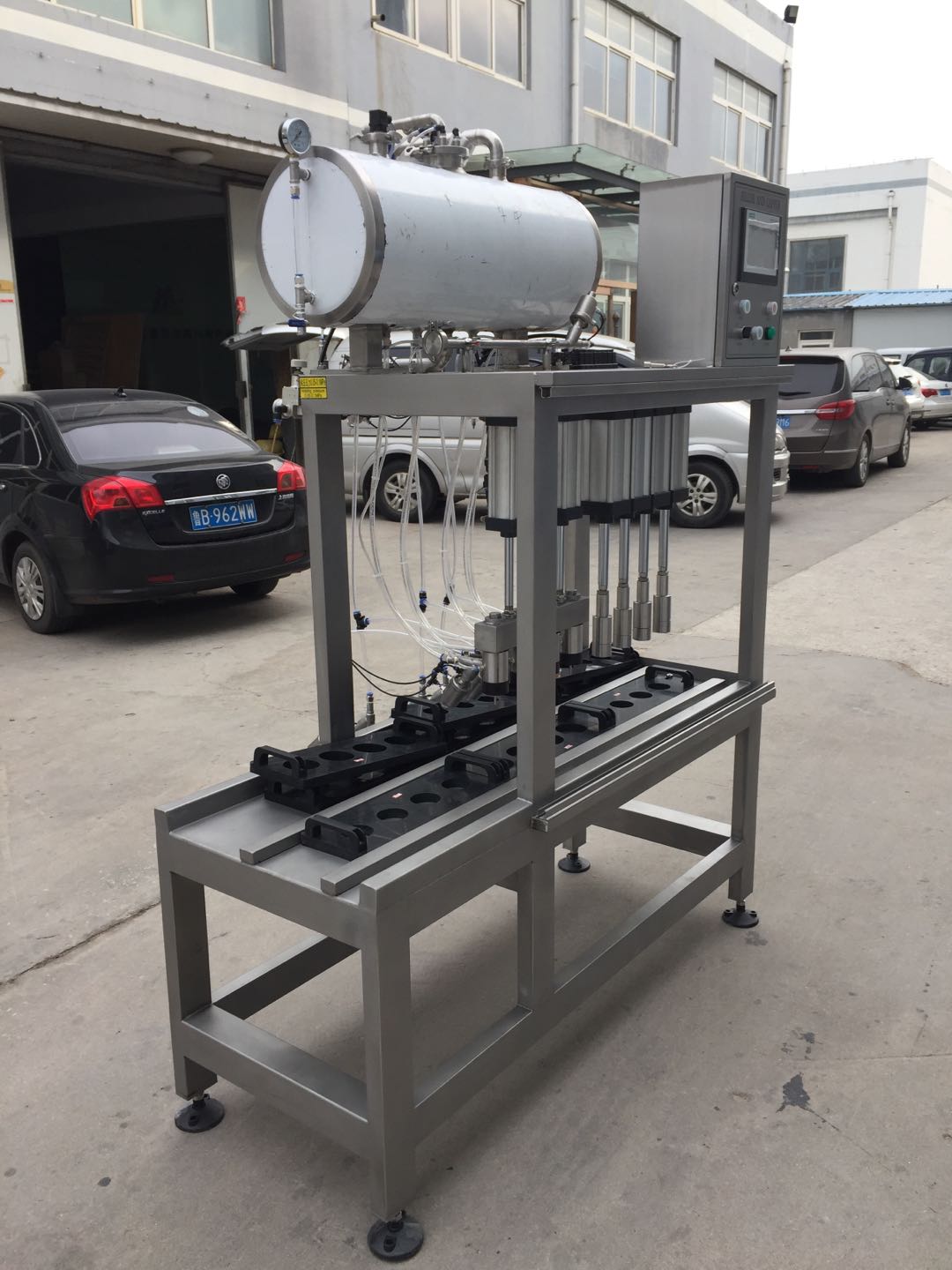 4 Heads Bottle Filler/Capping machine for brewery beer filling