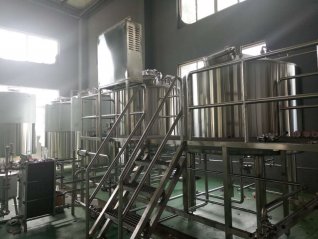 2000L 3 vessel breing system is installing in Yantai China