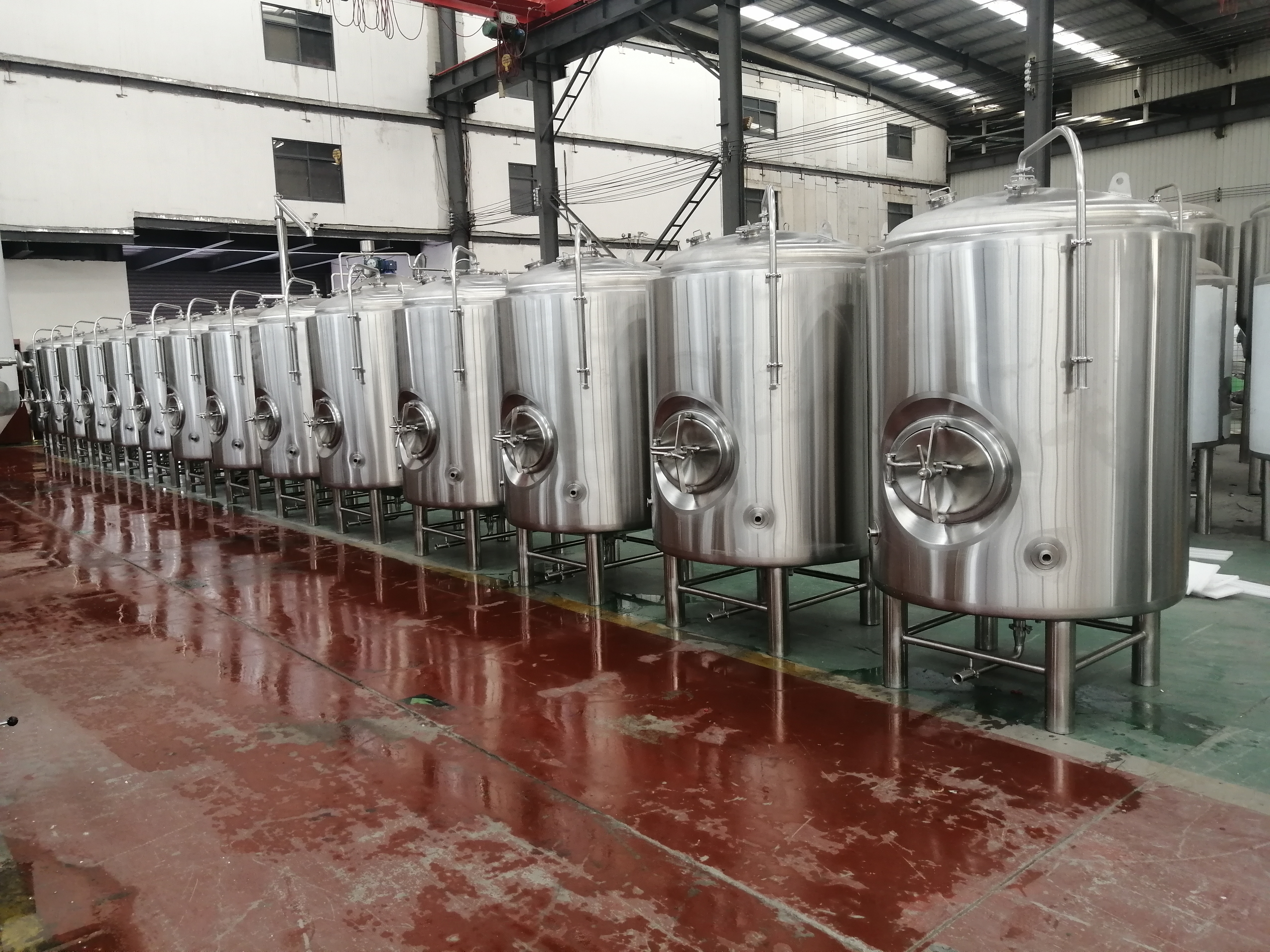 1000L Jacketed bright tanks
