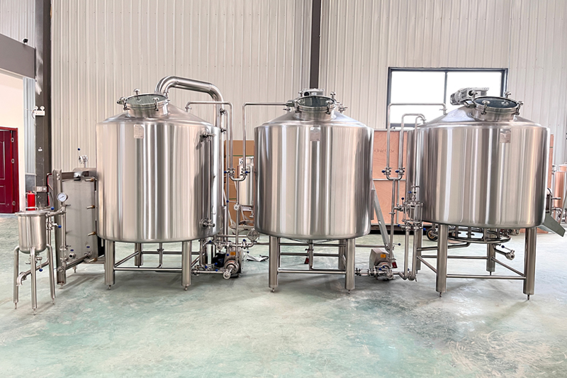 <b>A set of 1000L 3 vessels brewing equipment shipped to France</b>