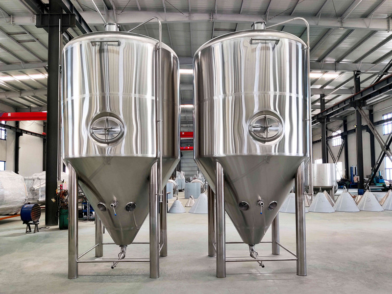 <b>6600L fermenters are shipped to Europe</b>