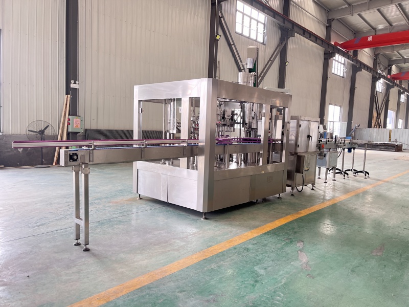 <b>Fully automatic bottle filling line</b>